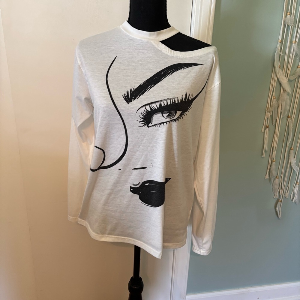 Stylish White Graphic Women's Top
